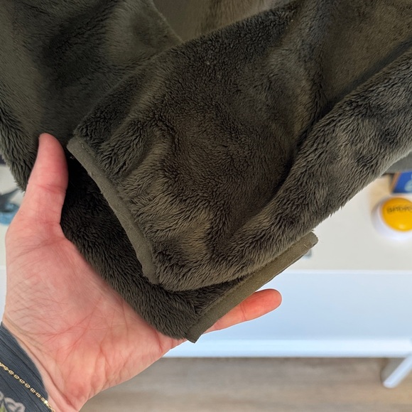 The North Face Women's Dark Green Teddy Jacket - Picture 3 of 9